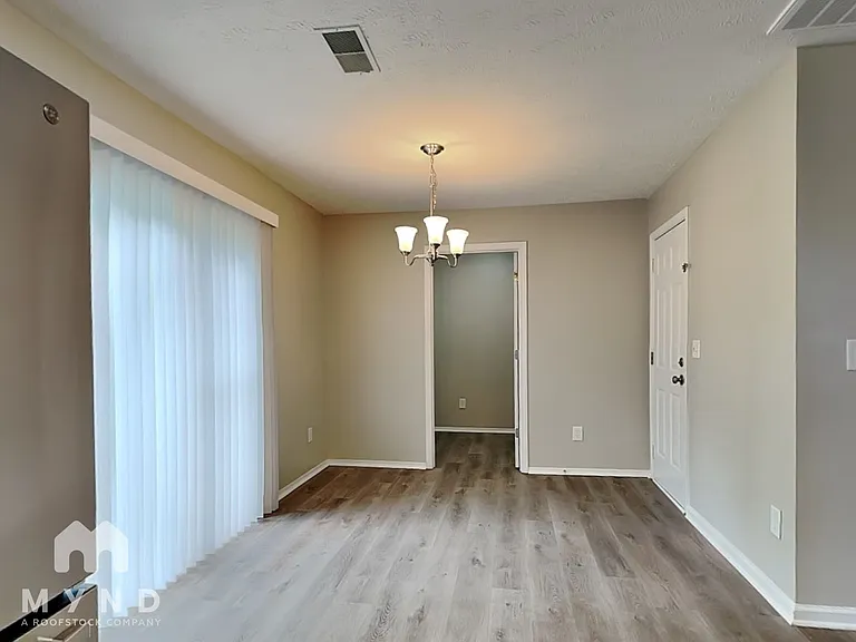 2838 Creekbend Dr — Photo 7