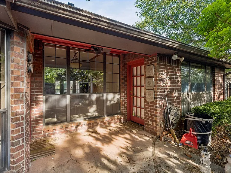 1820 Chelsea Dr — Photo 38