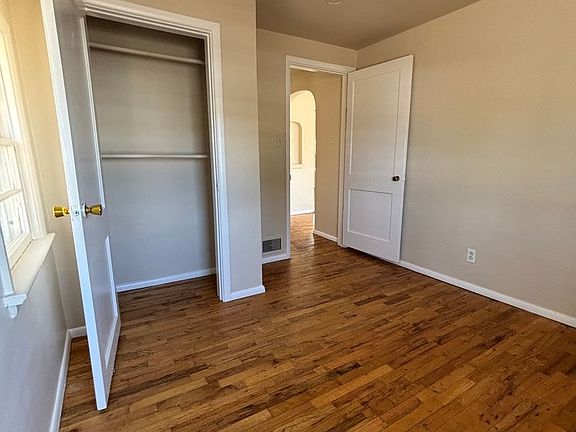 4th image of 3220 47th Ave