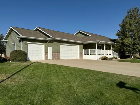 2201 Stone Gate Ct, Aberdeen, SD 57401