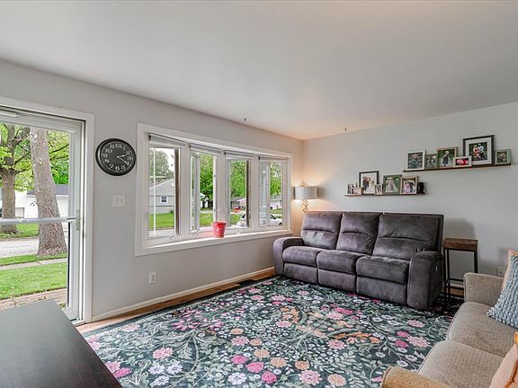 3rd image of 1714 Lawndale Way