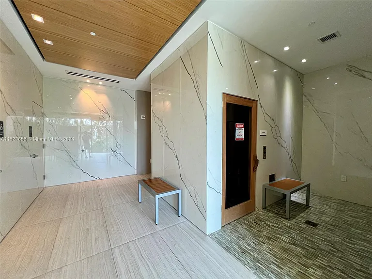 460 NE 28th St #2104 — Photo 7
