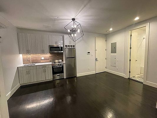 3rd image of 519 Eastern Pkwy #4F