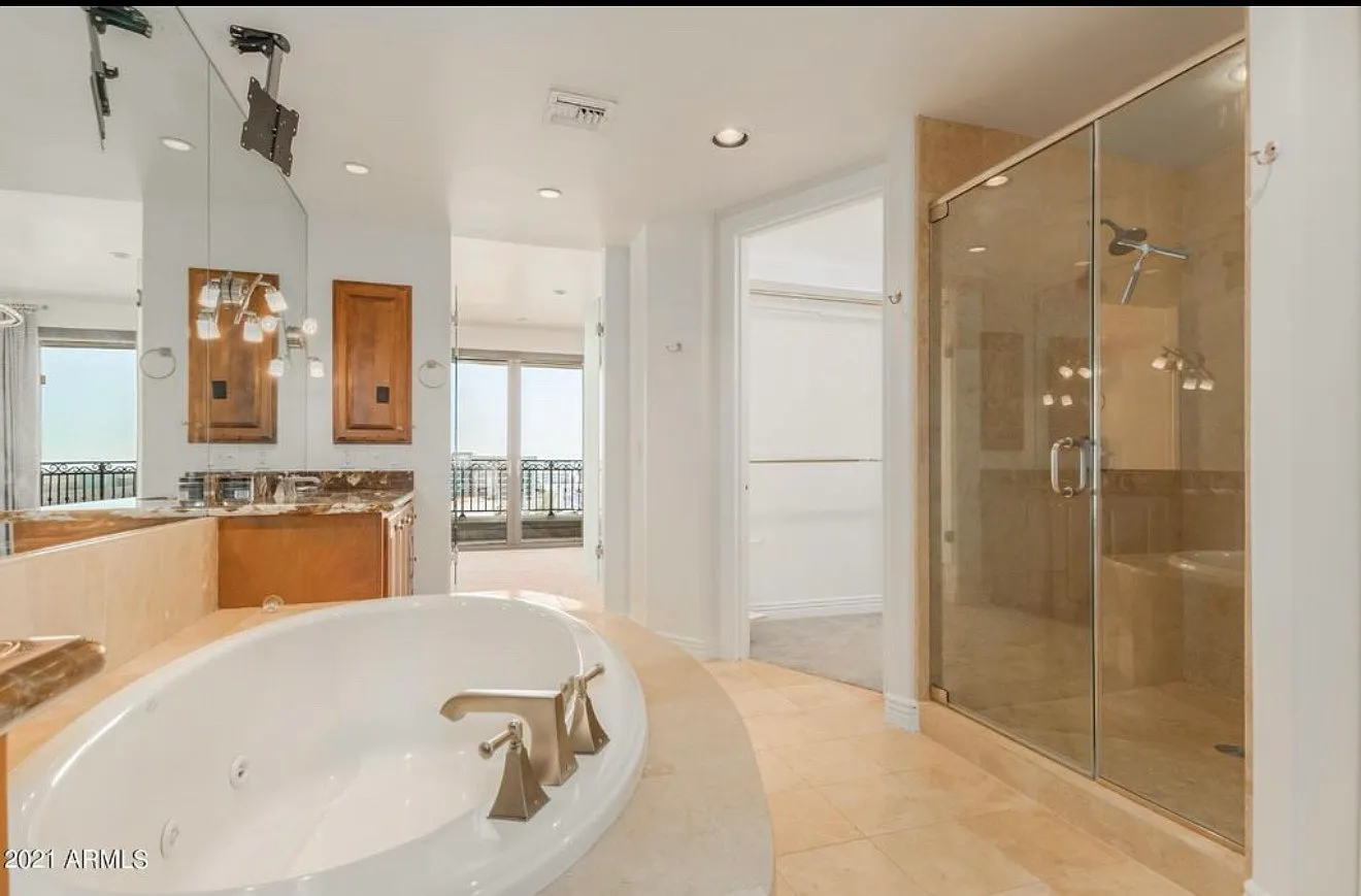 2 bed, 2.5 bath, 2265 sqft, $8,000 — Photo 4