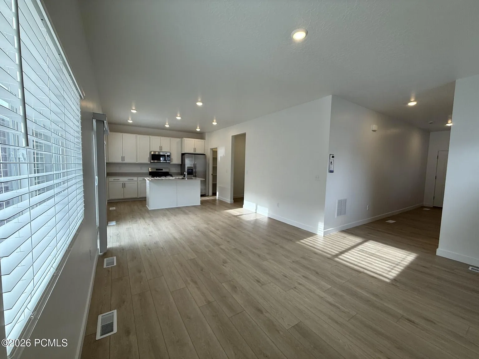 4 bed, 2.5 bath, 2416 sqft, $2,450 — Photo 4