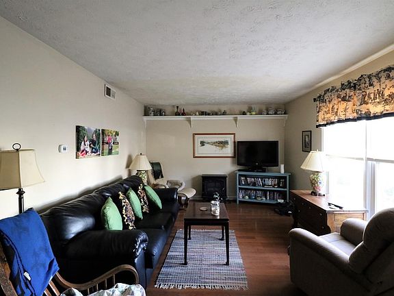 3rd image of 414 Macadam Dr