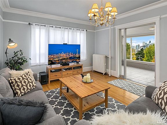 4th image of 1902 Bigelow Ave N APT 101