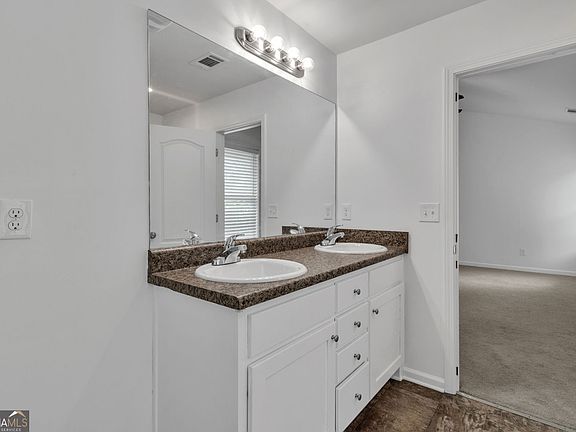 5th image of 2126 Crown Park Dr
