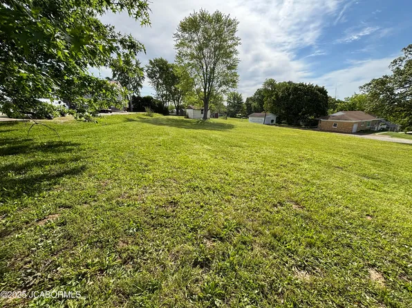 1305 E Main St, Linn, MO 65051