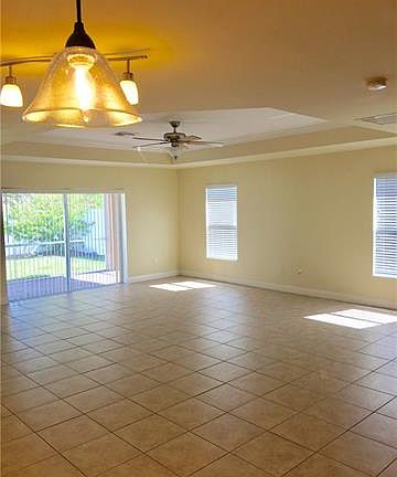 4th image of 1405 SE 1st Pl