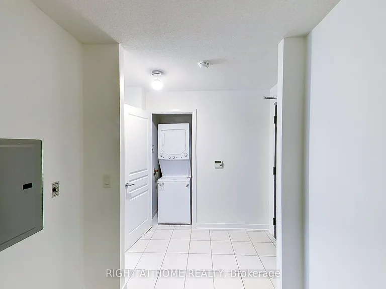 18 Yonge St #1813 — Photo 5