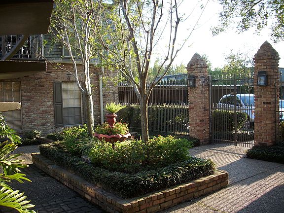 Front entry to the courtyard.