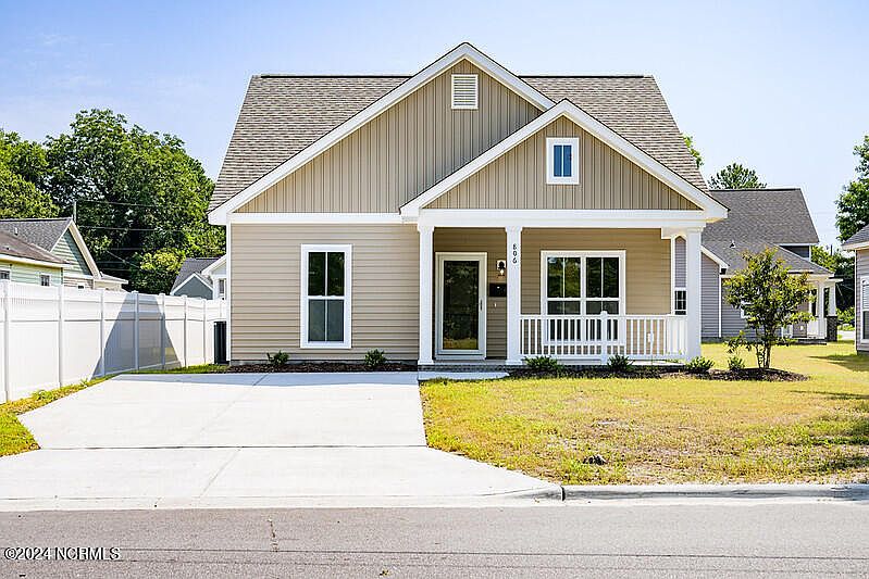 1st image of 806 Vanderbilt Lane