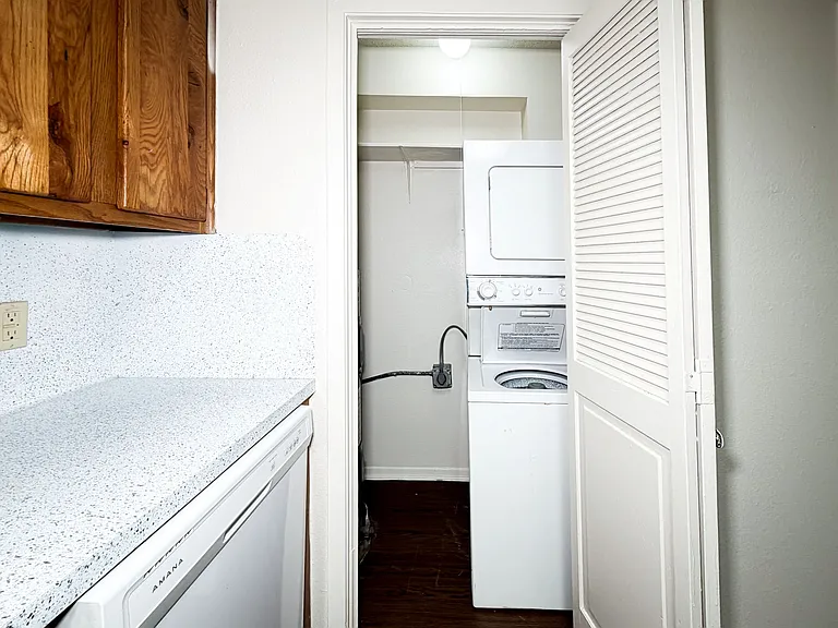 115 S Frio St #A — Photo 6
