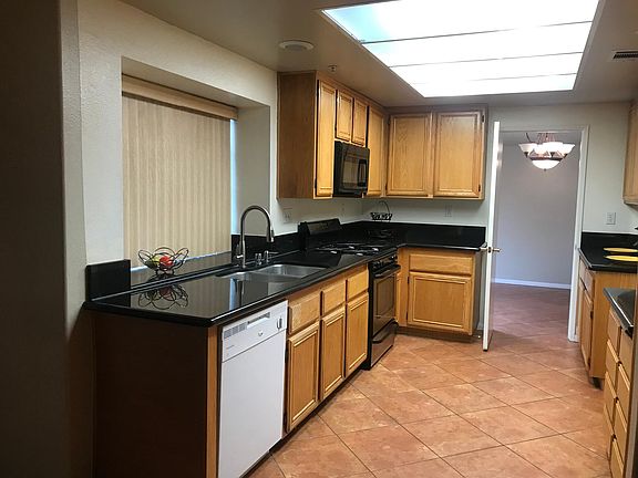 3rd image of 7852 Boxwood Ct