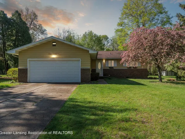 3793 Wisteria Ln, Dewitt, MI 48820