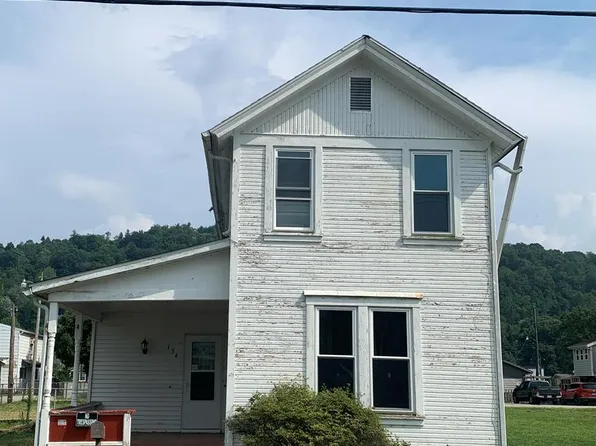 134 North 3rd Avenue, Paden City, WV 26159