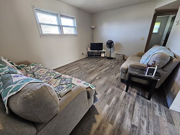 4th image of 702 Sherbrooke Dr #4