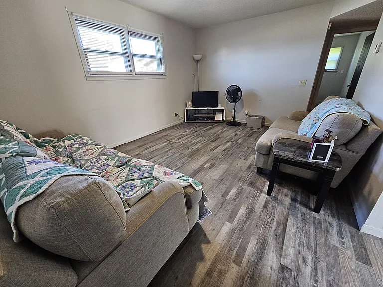 702 Sherbrooke Dr #4 — Photo 4