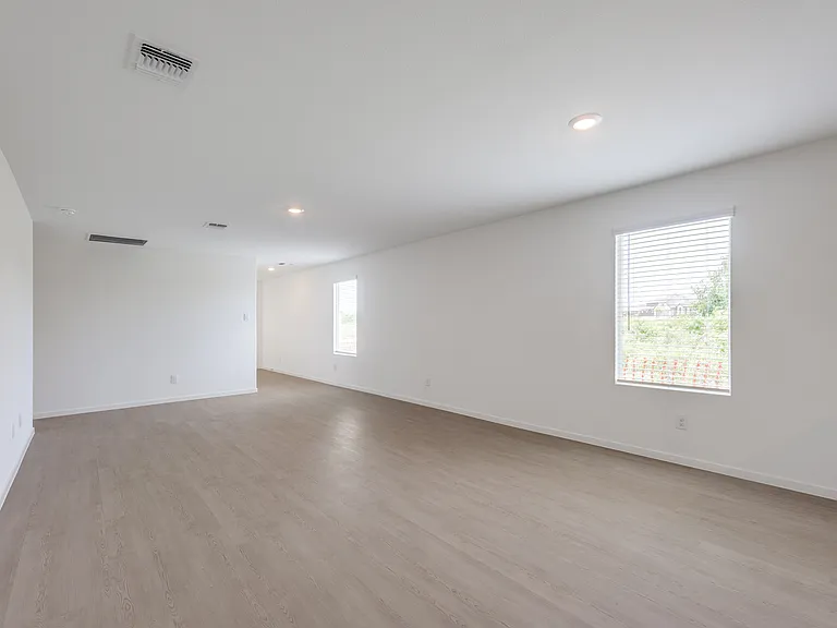 1301 Salton Ln — Photo 7