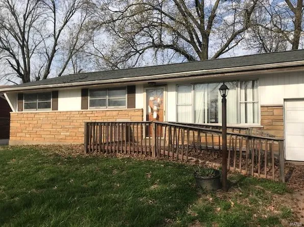 9911 Duke Dr, Saint Louis, MO 63136