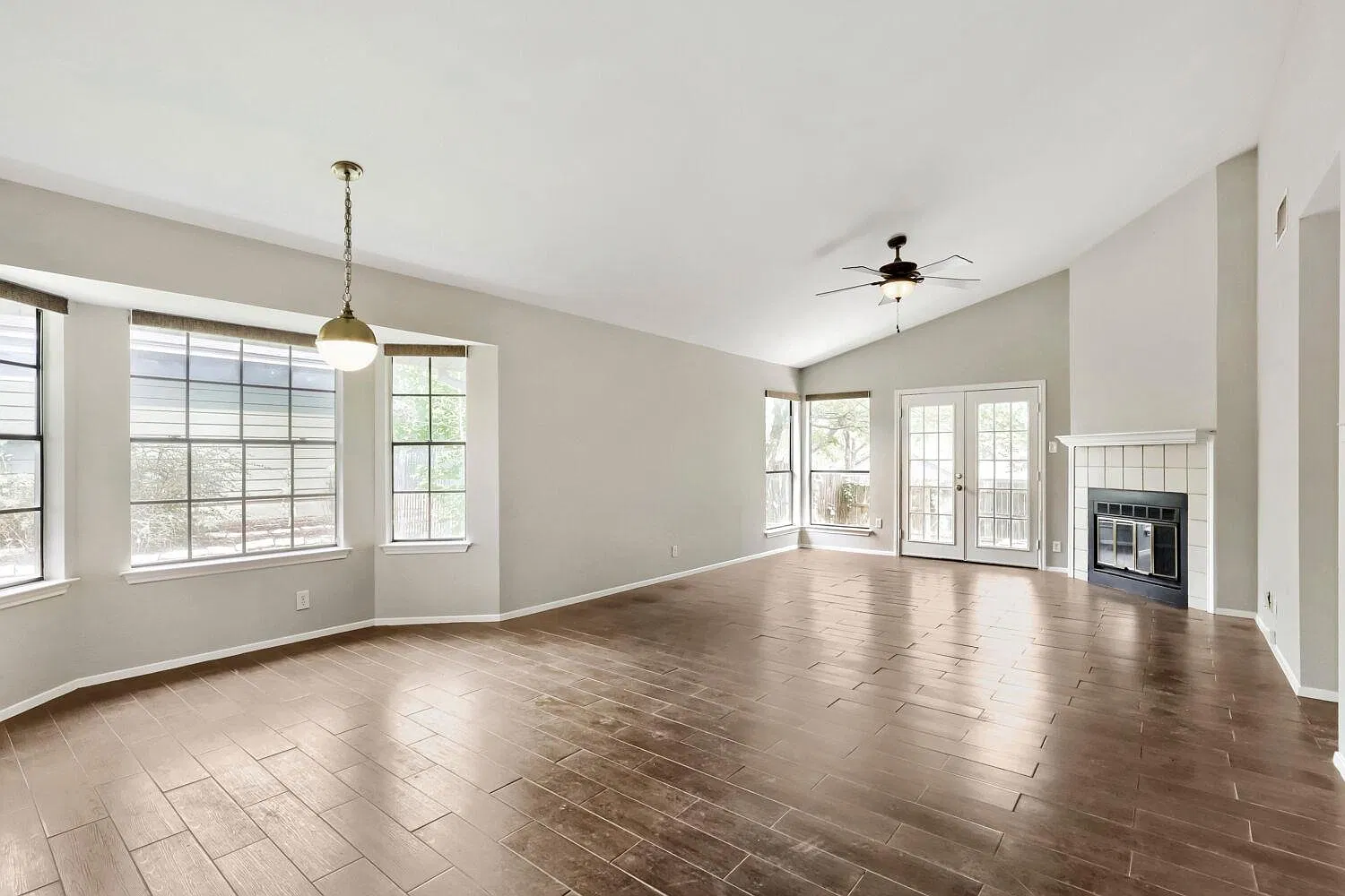 3 bed, 2.0 bath, 1314 sqft, $2,200 — Photo 1