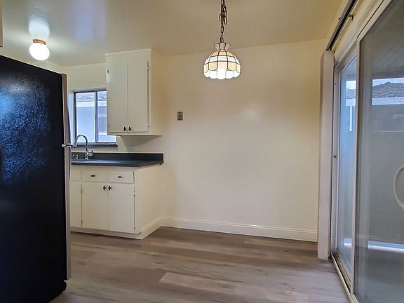 3rd image of 2825 Malabar Ave