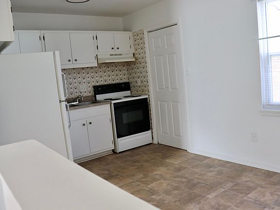 3rd image of 3123 Round Hill Ave NW