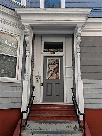 254 Windsor St #2R — Photo 9