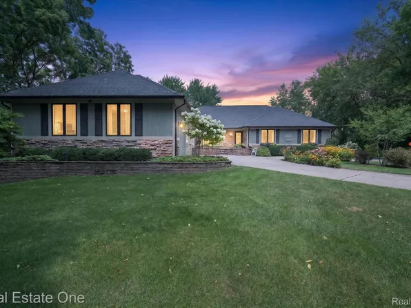 8690 Maxi Ct, Davisburg, MI 48350