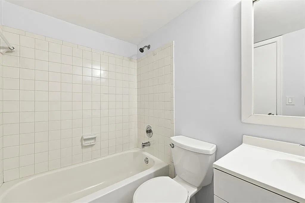 2 bed, 805 sqft, $2,200 — Photo 4