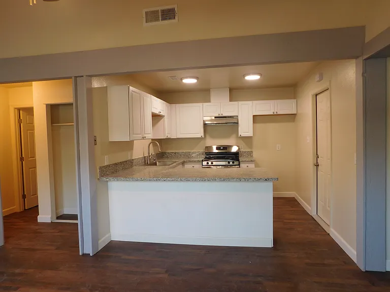 2 bedroom 1 Bath Duplex — Photo 6