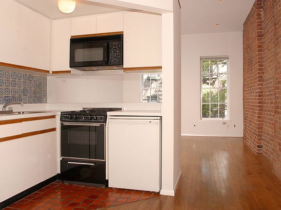 2nd image of 321 E 75th St APT 5RE