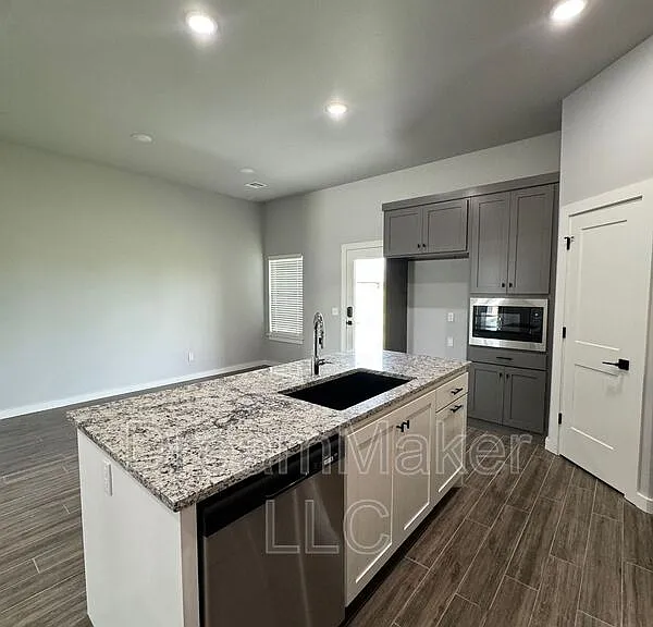 5229 Lily Ln — Photo 3