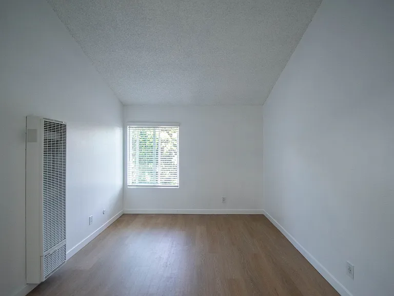 7350 Kester Avenue — Photo 9