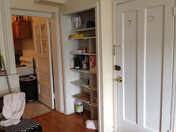 3rd image of 2476 N Lincoln Ave #2N