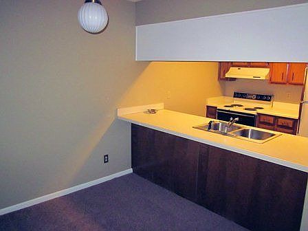2nd image of 9 Wooddale Dr APT A