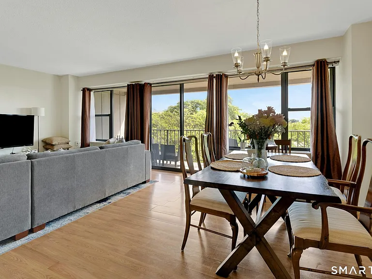 44 Strawberry Hill Ave #5C — Photo 9