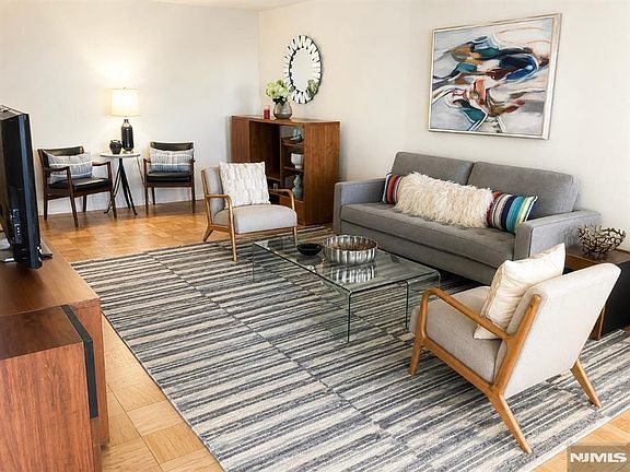 5th image of 7855 Boulevard 1106