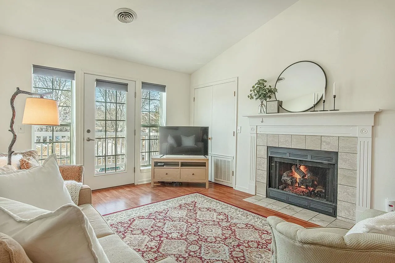 701 Harbor House Drive - 8 — Photo 2