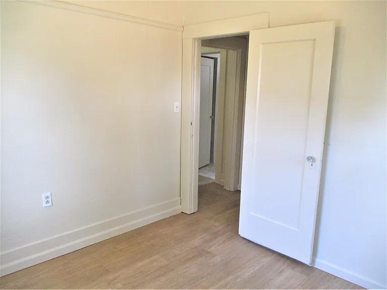 736 Pine St — Photo 11