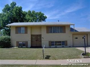 422 Hart St, Salina, KS 67401