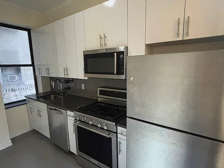 162 W 54th St #5B — Photo 2