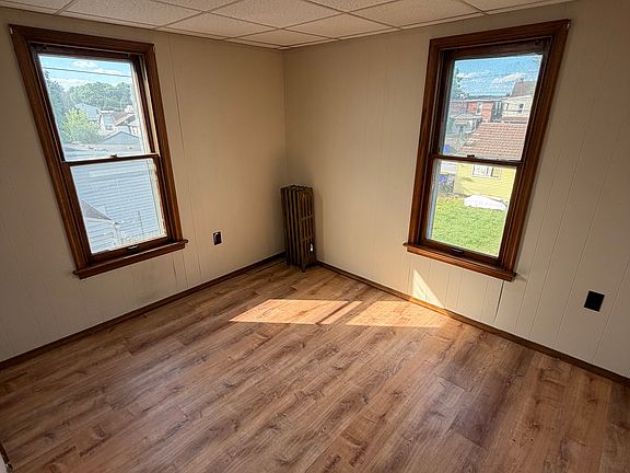 4th image of 9 S 2nd St Floor 2