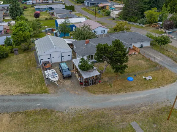 2343 Harris St, Myrtle Point, OR 97458