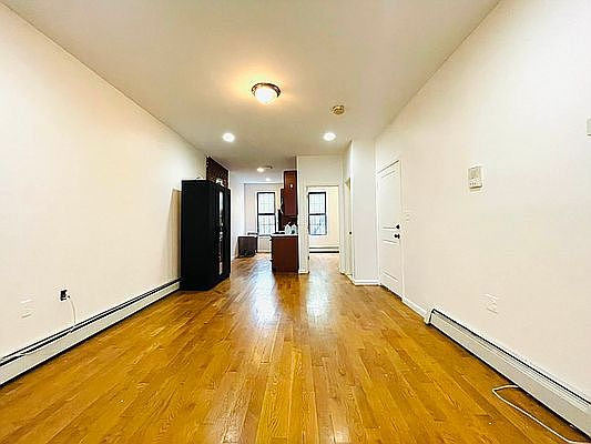 4th image of 1035 Jefferson Ave #3