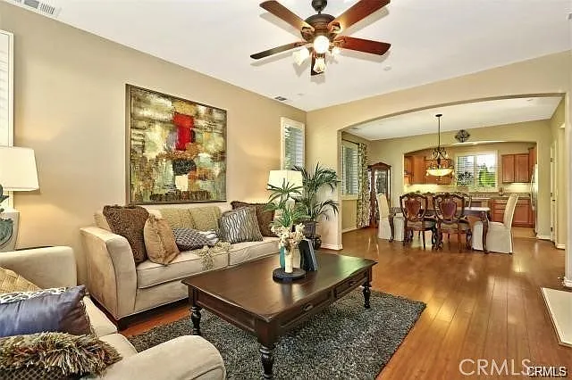 4 bed, 2345 sqft, $5,450 — Photo 3