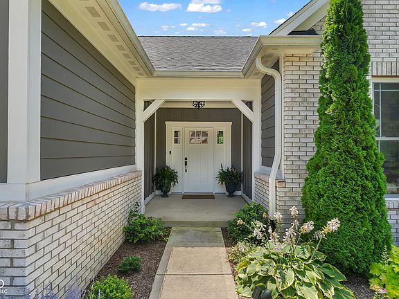 2nd image of 9827 Warren Pl