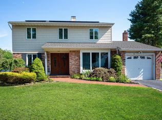 16 Mount Rainier Ave, Farmingville, NY 11738