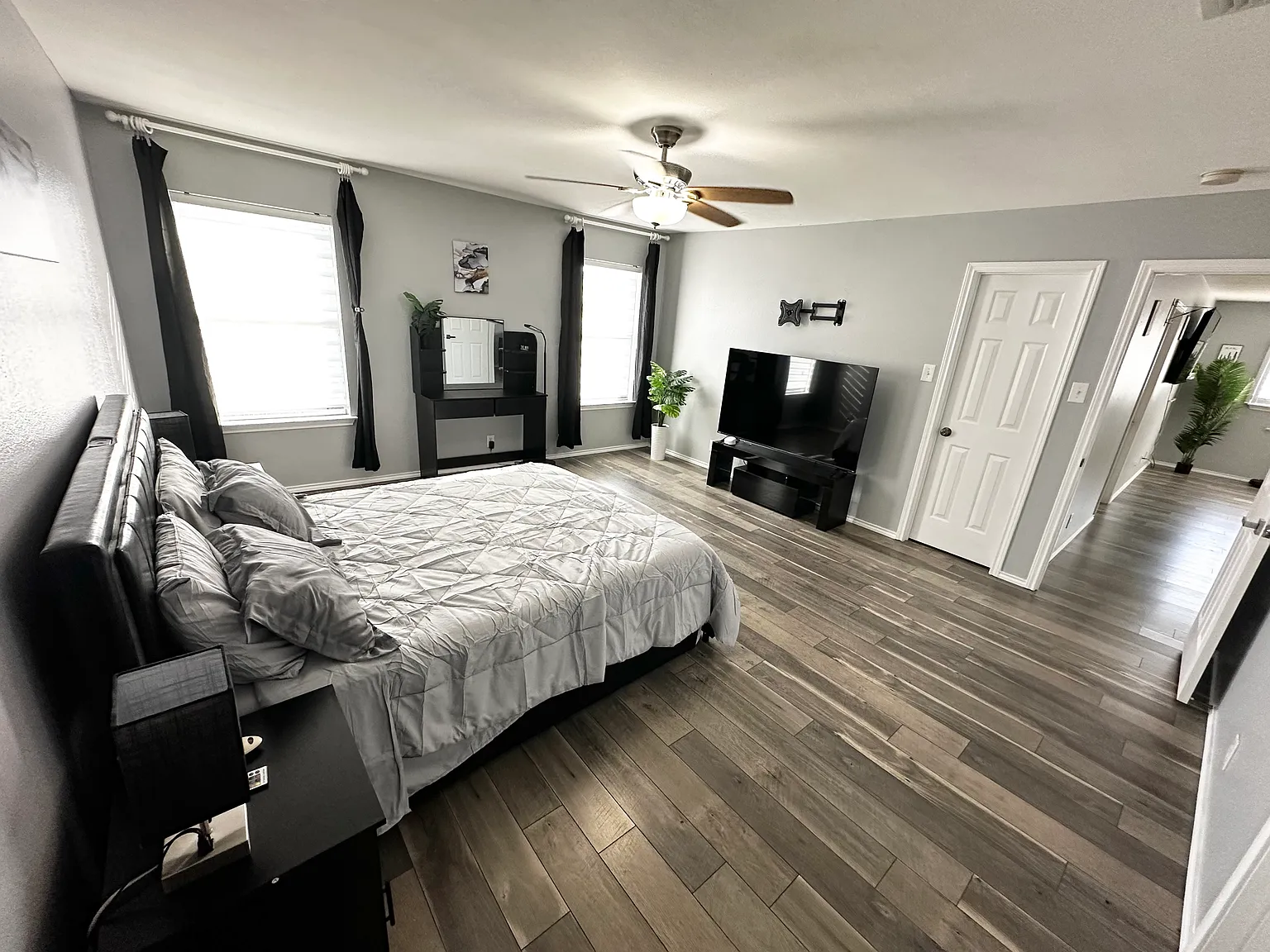 1 bed, 3.5 bath, 3698 sqft, $1,000 — Photo 2
